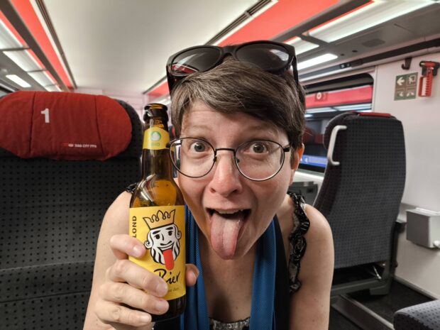 Moni am Bier schlabbern
